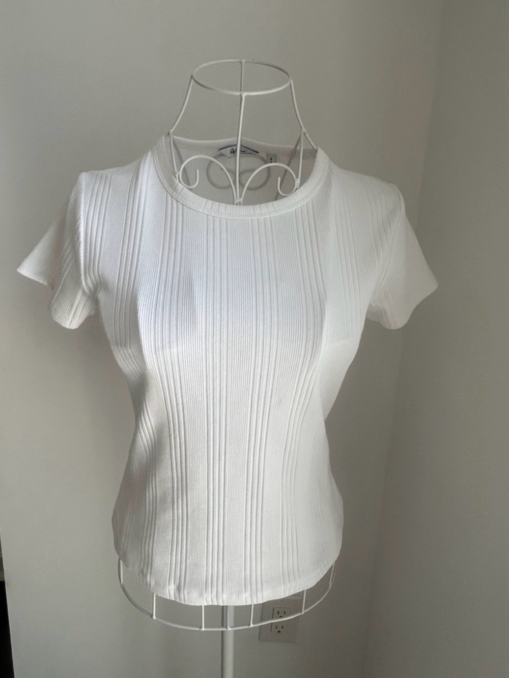 Reitmans White Ribbed Baby Tee Fitted Short Sleeve Crewneck Top / Size Small